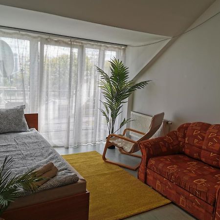 Hid Ifjusagi Szallo Hostel Dunaújváros Buitenkant foto