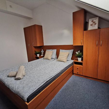 Hid Ifjusagi Szallo Hostel Dunaújváros Buitenkant foto