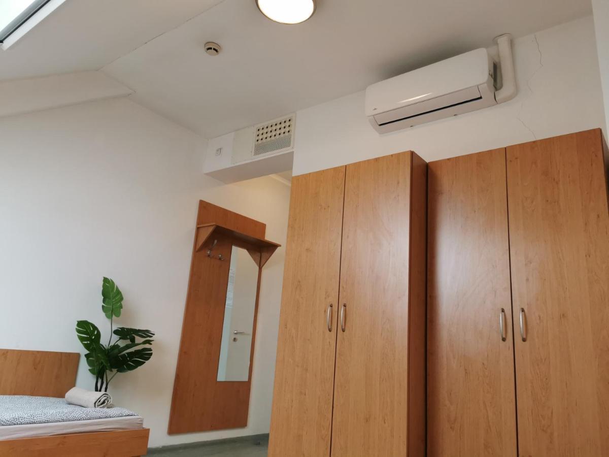Hid Ifjusagi Szallo Hostel Dunaújváros Buitenkant foto