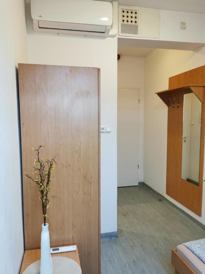 Hid Ifjusagi Szallo Hostel Dunaújváros Buitenkant foto