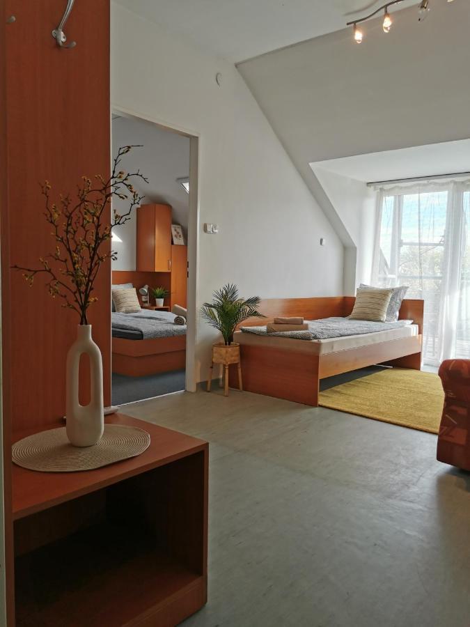 Hid Ifjusagi Szallo Hostel Dunaújváros Buitenkant foto