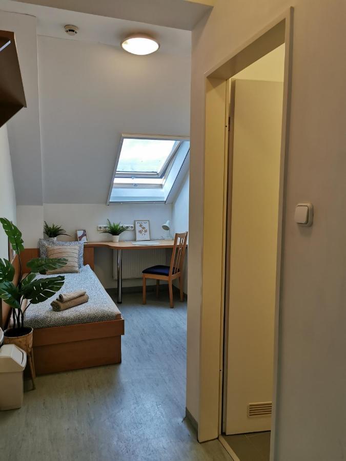 Hid Ifjusagi Szallo Hostel Dunaújváros Buitenkant foto
