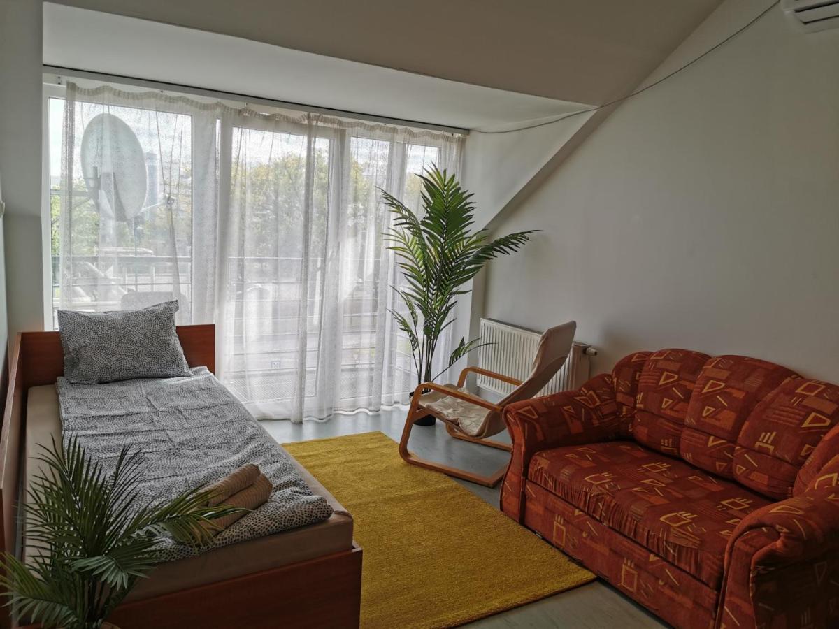 Hid Ifjusagi Szallo Hostel Dunaújváros Buitenkant foto
