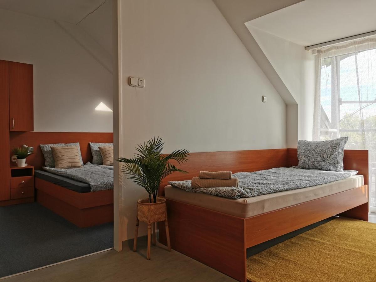 Hid Ifjusagi Szallo Hostel Dunaújváros Buitenkant foto