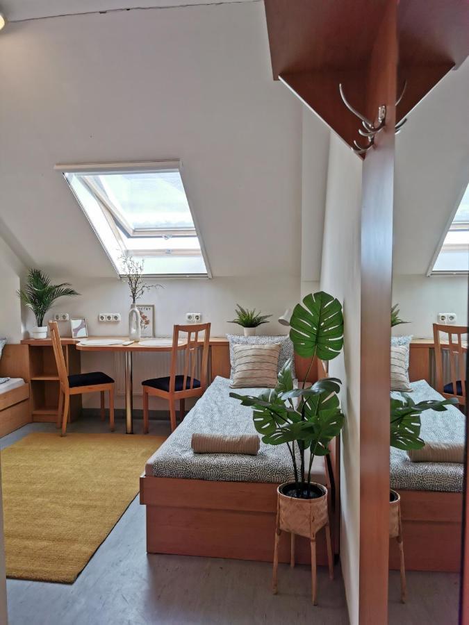 Hid Ifjusagi Szallo Hostel Dunaújváros Buitenkant foto