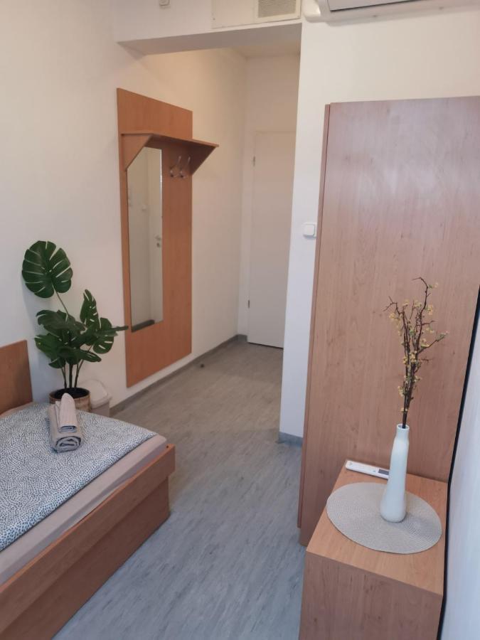 Hid Ifjusagi Szallo Hostel Dunaújváros Buitenkant foto