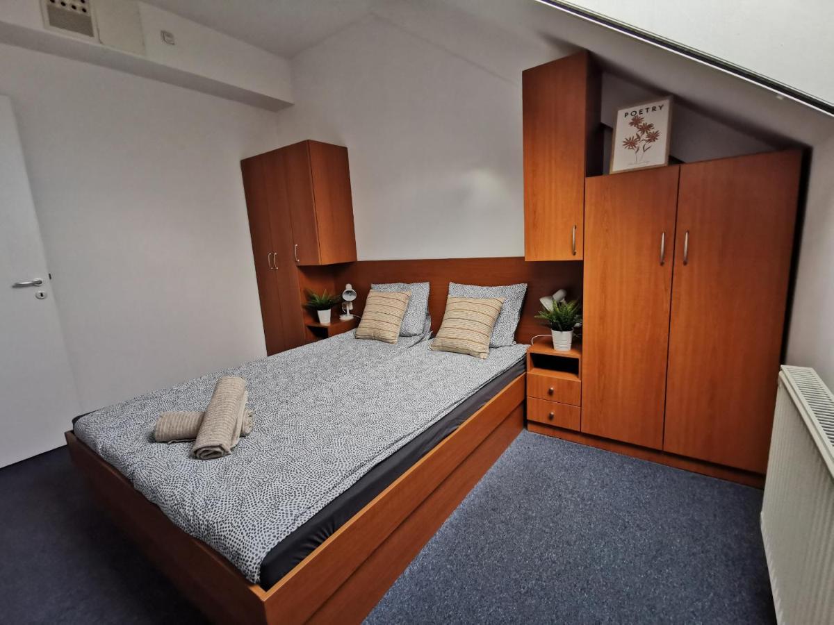 Hid Ifjusagi Szallo Hostel Dunaújváros Buitenkant foto